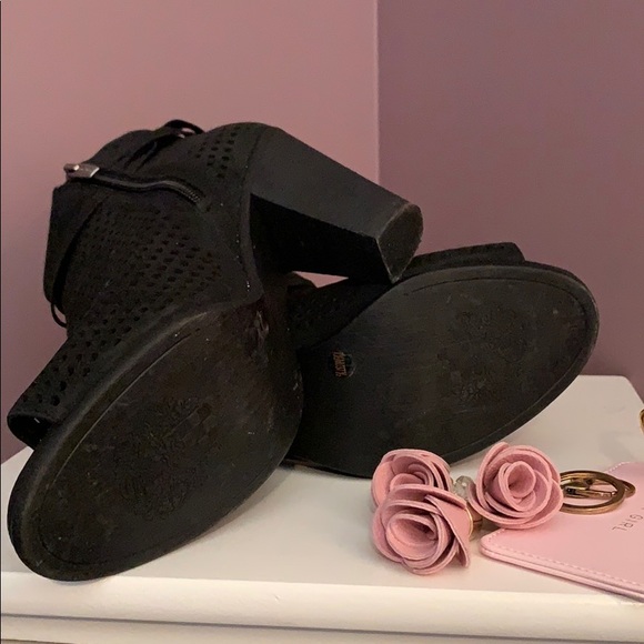 Vince Camuto net booties - Picture 4 of 4